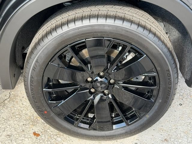New 2026 Mitsubishi Outlander LE FWD image 13