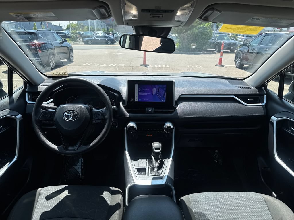 Used 2025 Toyota RAV4 XLE AWD/4WD image 11