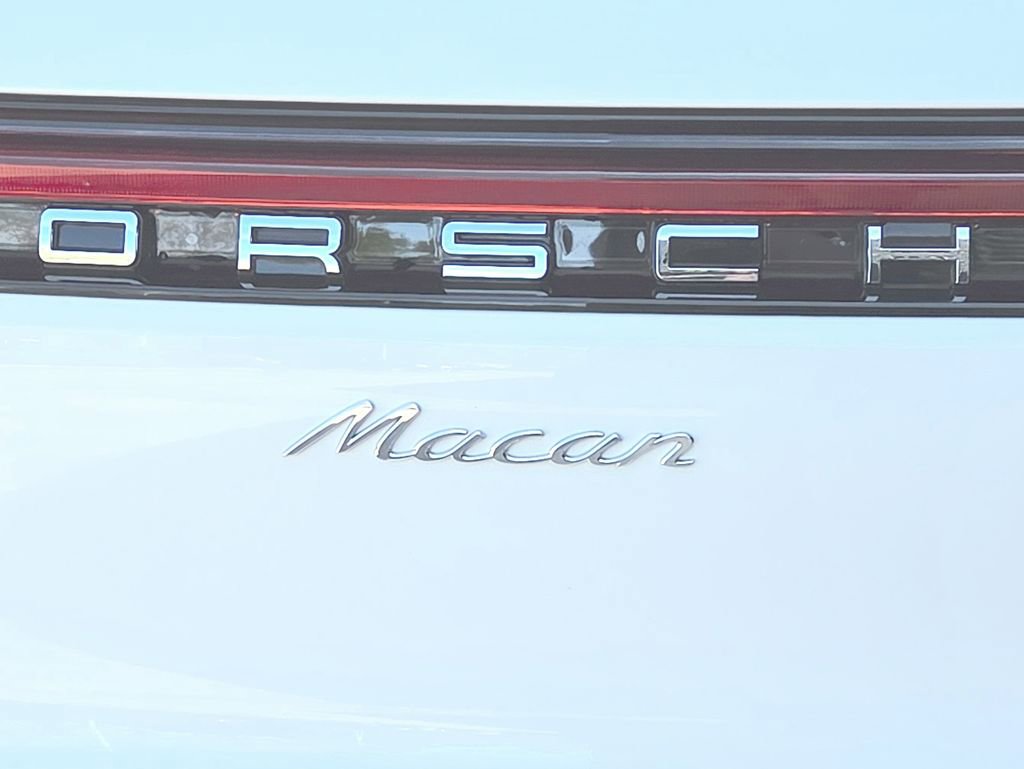 Certified 2026 Porsche Macan AWD/4WD image 28