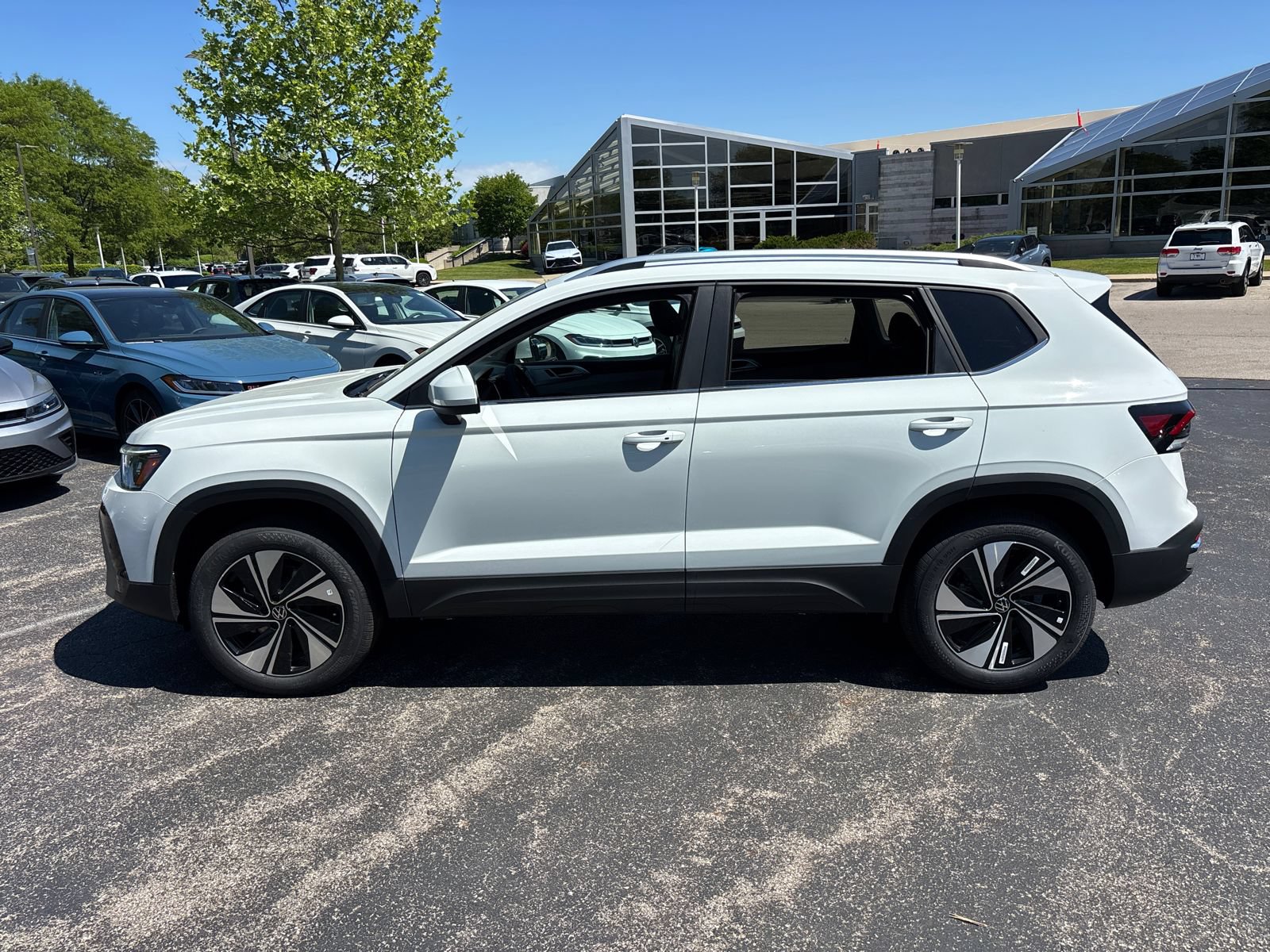 New 2026 Volkswagen Taos SE AWD/4WD image 8