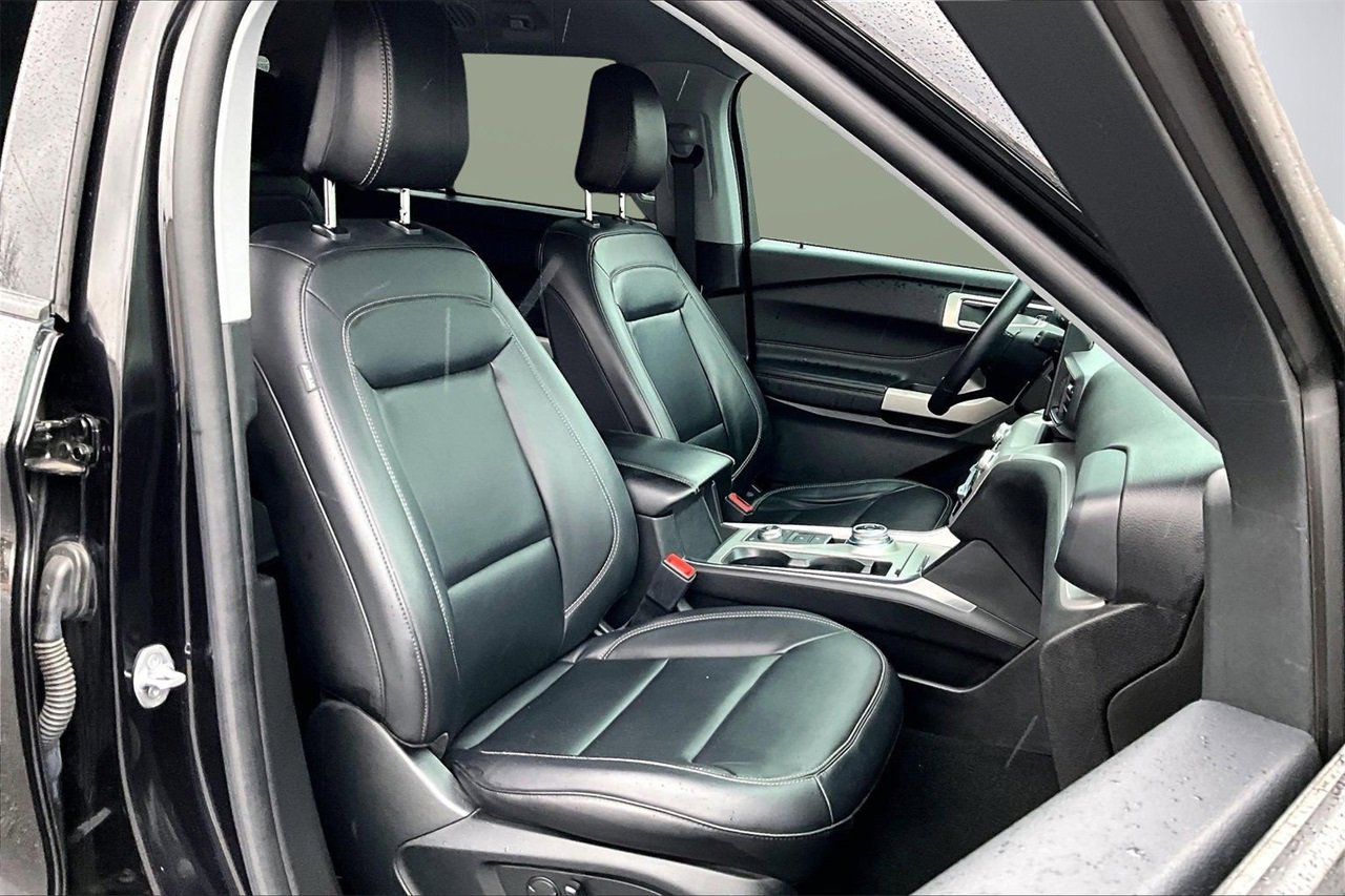 Used 2023 Ford Explorer XLT w/ Equipment Group 202A image 21