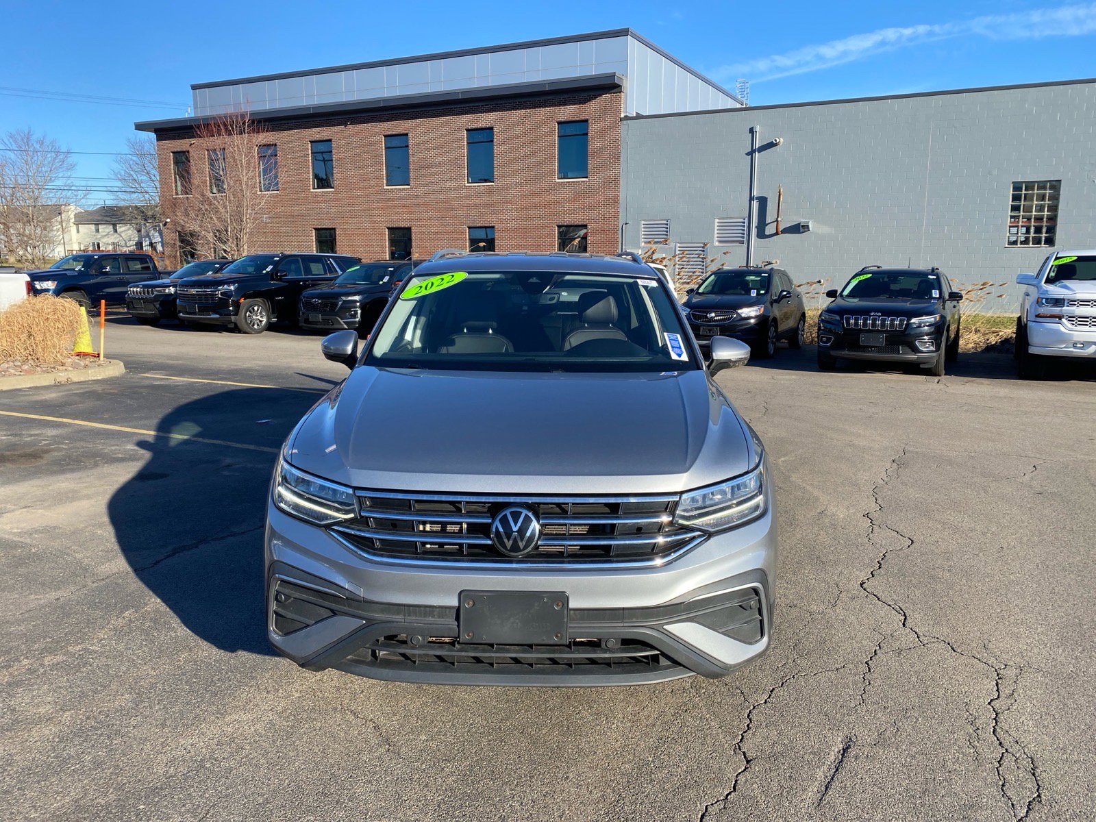Used 2022 Volkswagen Tiguan SE image 2