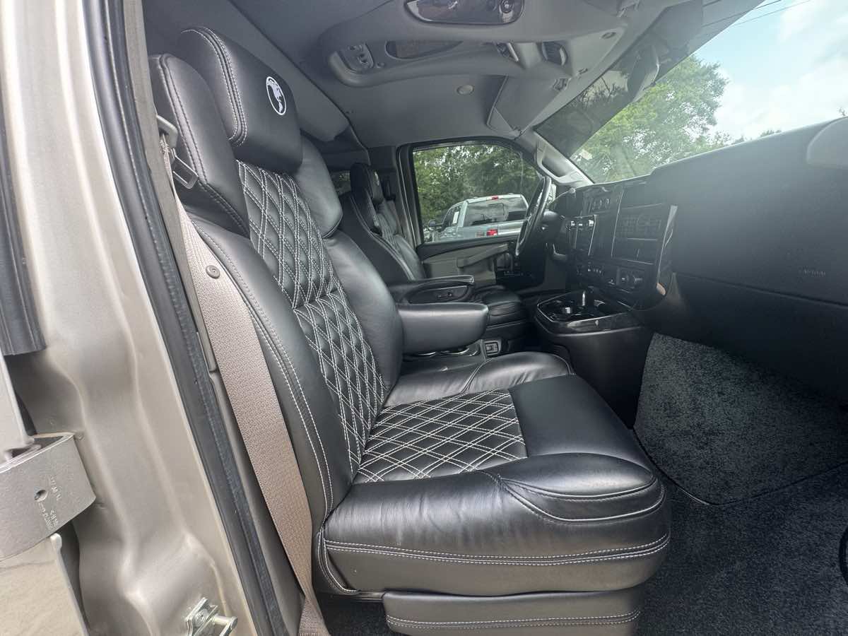 Used 2022 Chevrolet Express 2500 Extended w/ Enhanced Convenience Package RWD image 8