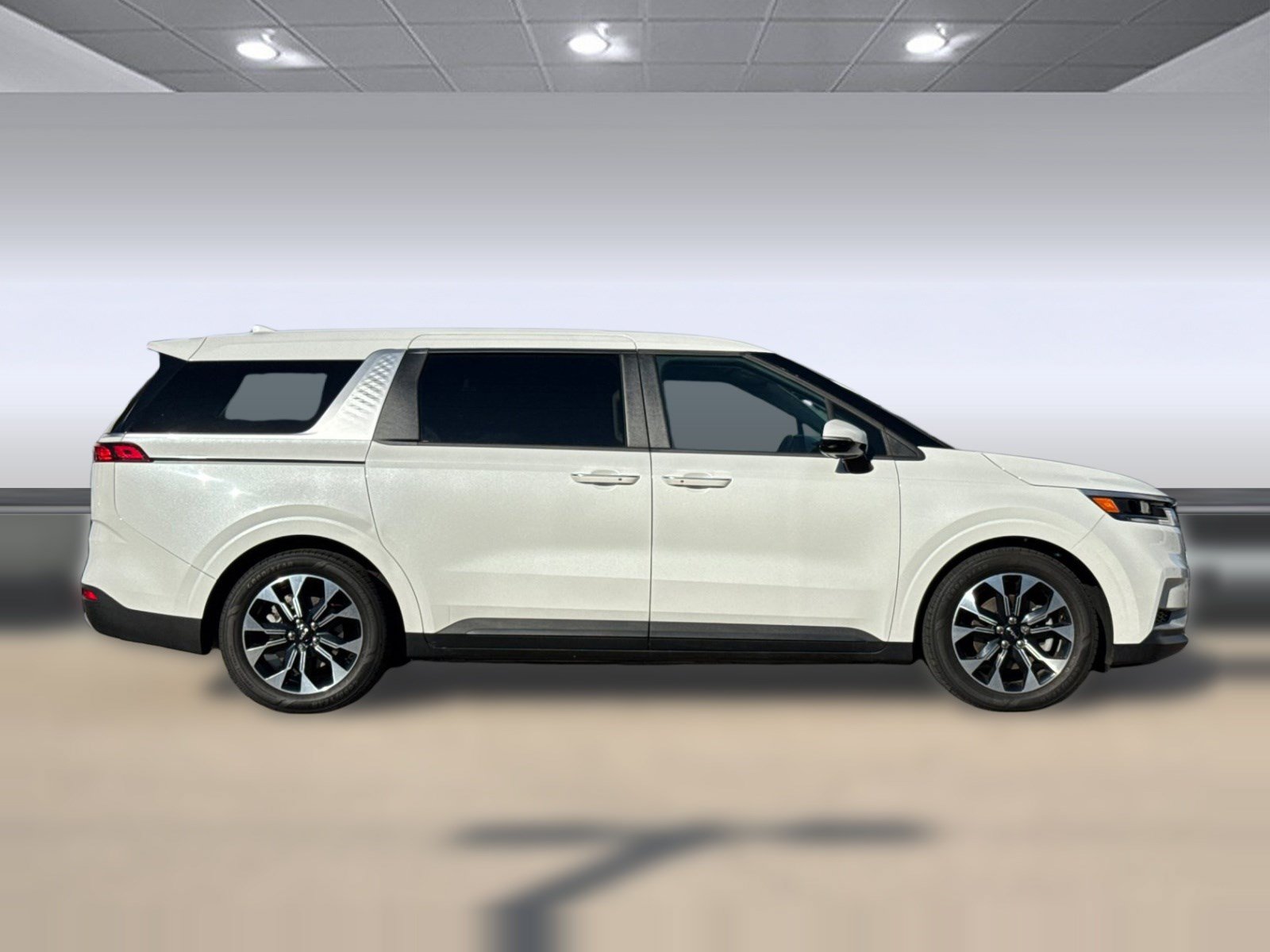 Used 2024 Kia Carnival EX FWD image 8