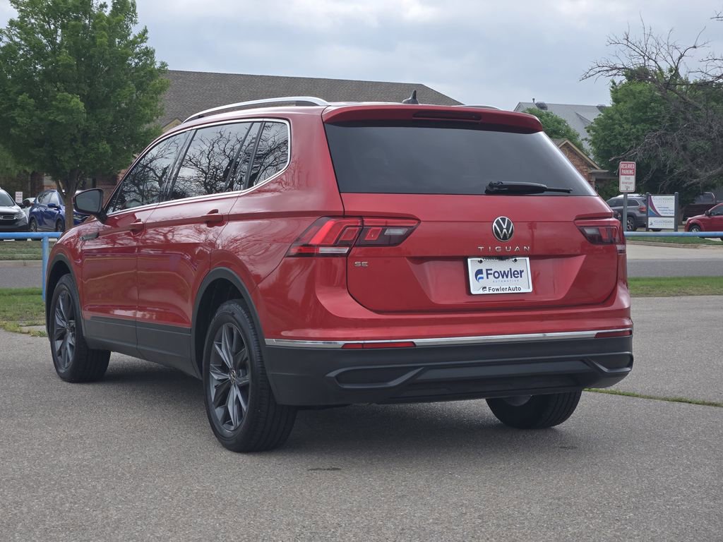 Used 2022 Volkswagen Tiguan SE w/ Panoramic Sunroof Package FWD image 5