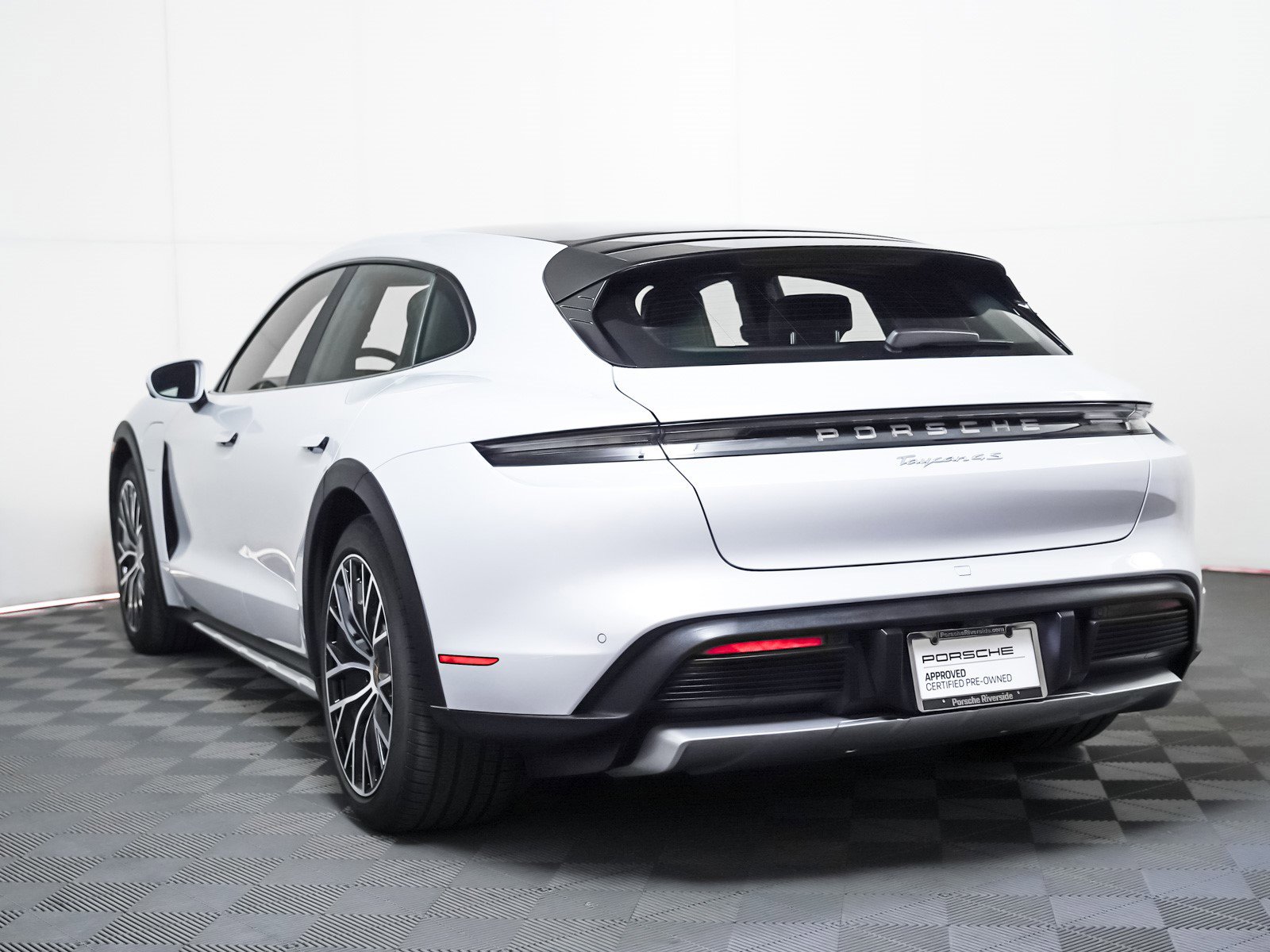 Used 2024 Porsche Taycan 4S image 3
