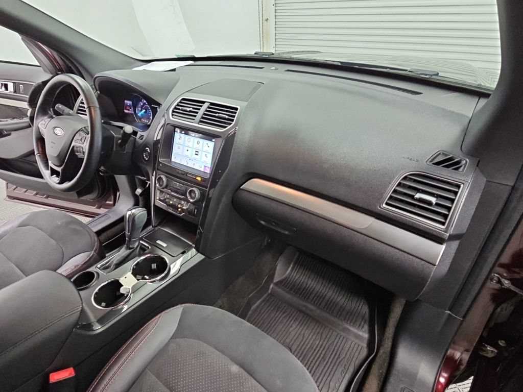Used 2018 Ford Explorer XLT w/ Equipment Group 202A FWD image 42