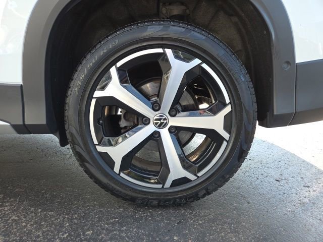 Used 2025 Volkswagen Tiguan SE w/ Panoramic Sunroof Package AWD/4WD image 27