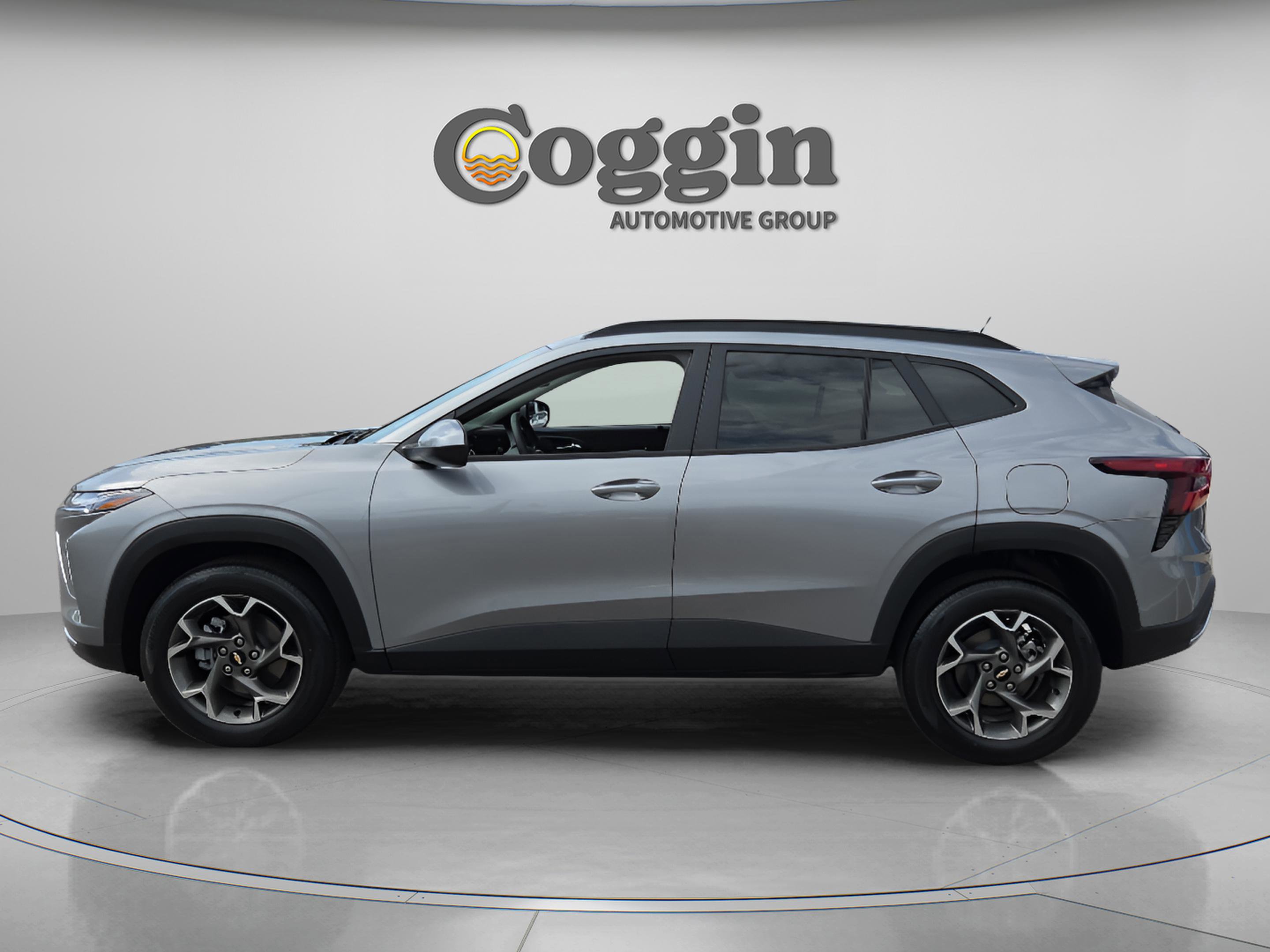 Used 2026 Chevrolet Trax LT w/ Driver Confidence Package FWD image 2