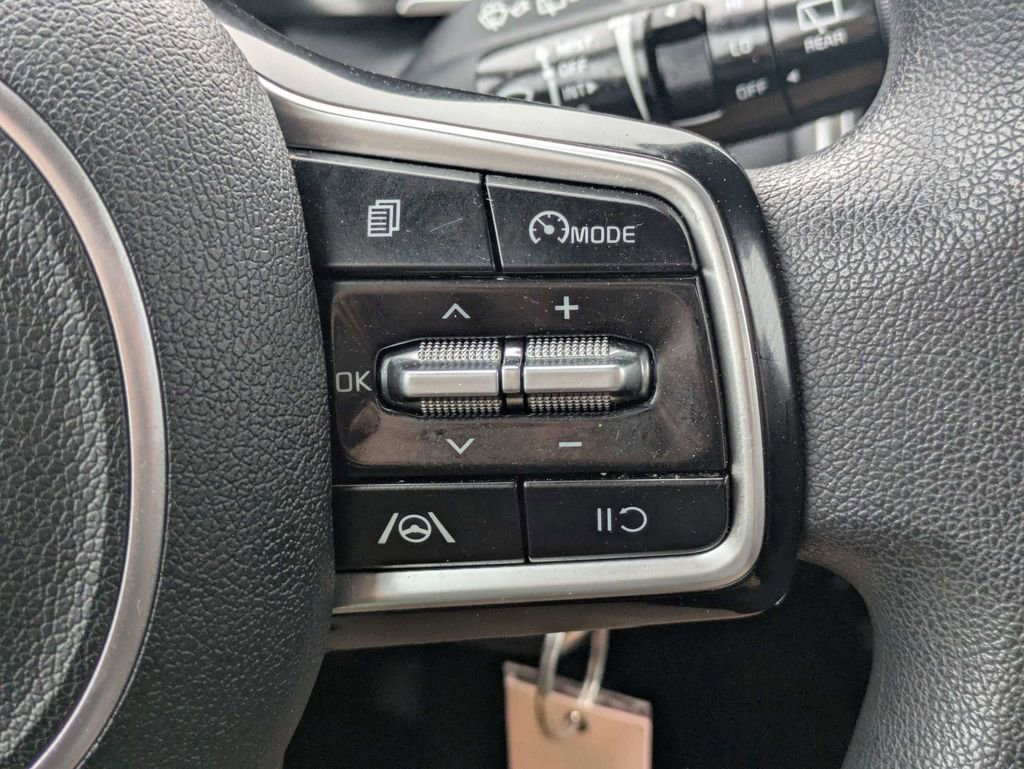 Used 2021 Kia Sorento LX image 25