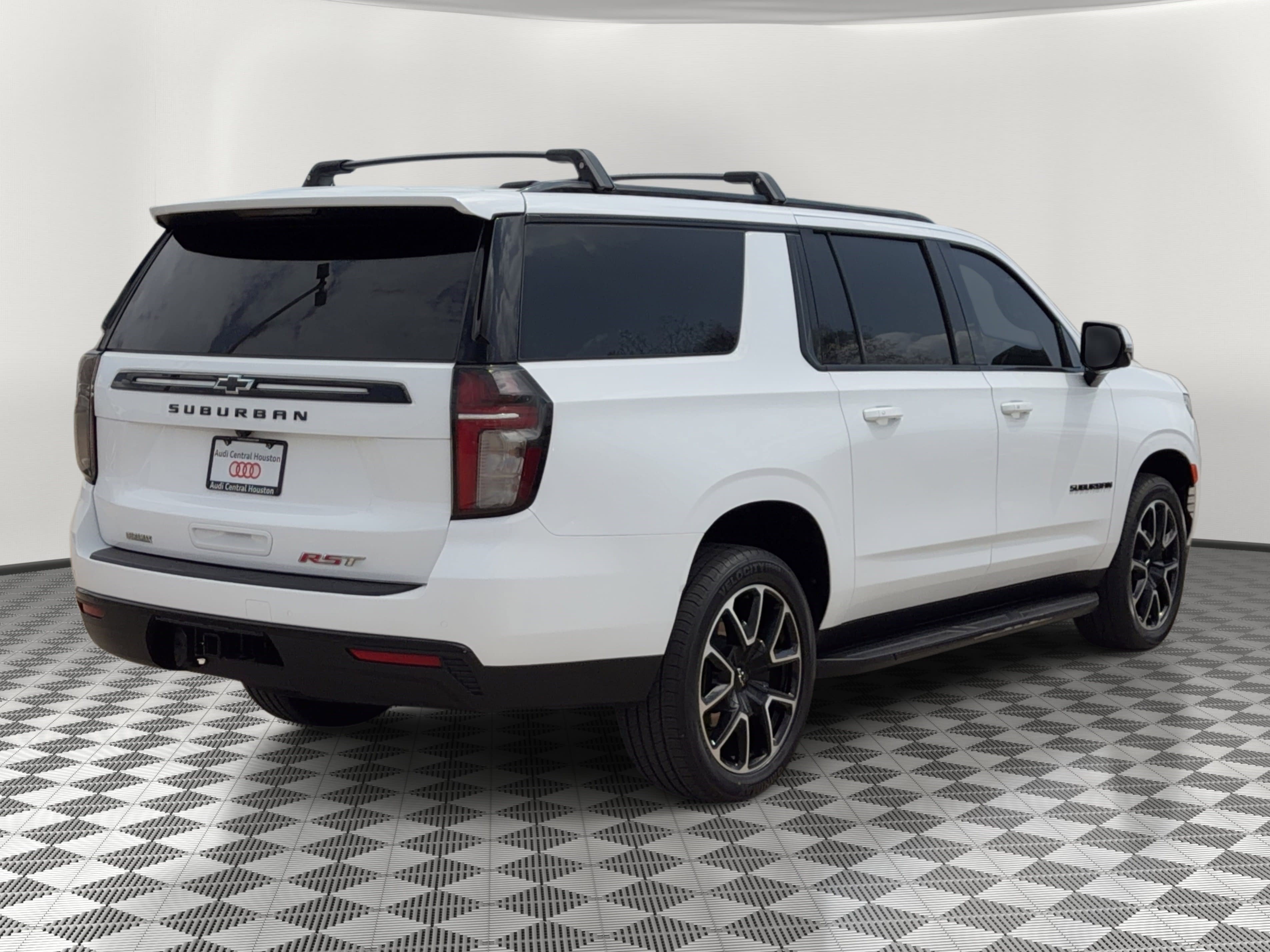 Used 2023 Chevrolet Suburban RST w/ Luxury Package AWD/4WD image 9