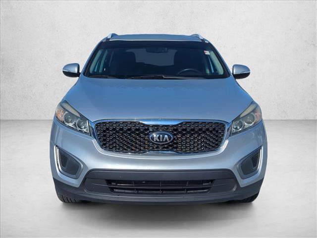 Used 2017 Kia Sorento LX w/ LX Convenience Package image 3