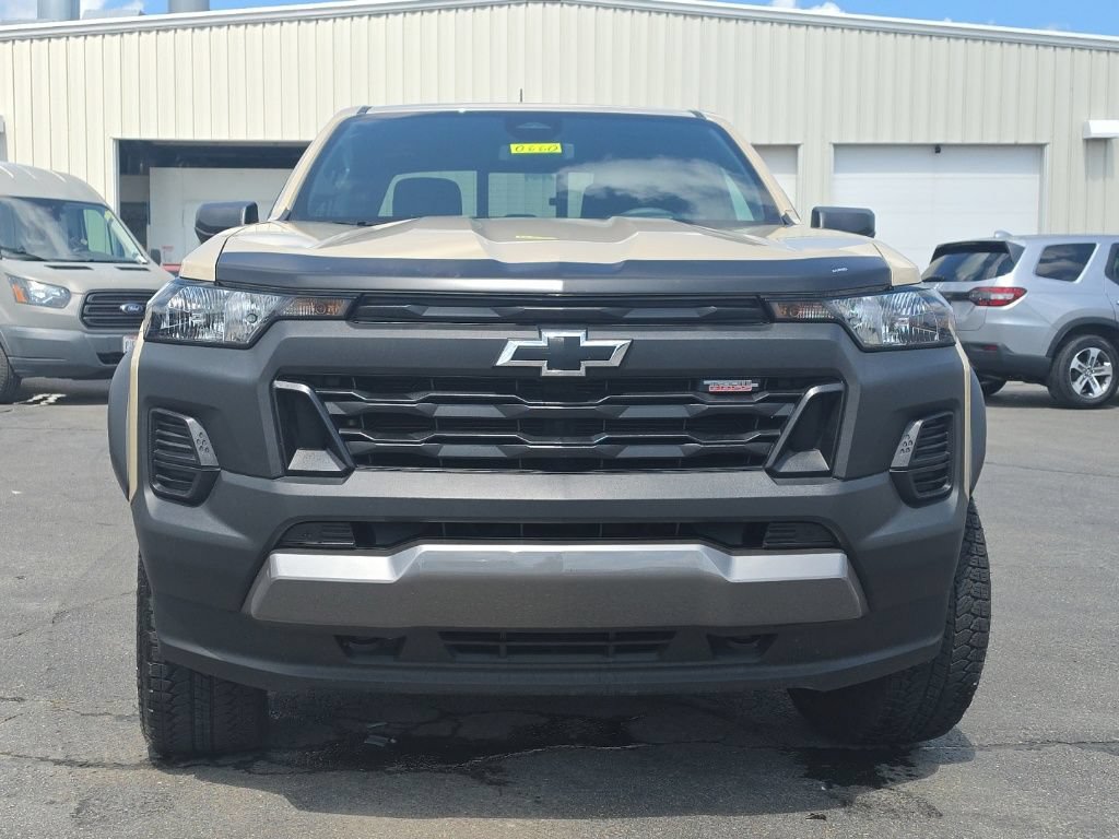Used 2024 Chevrolet Colorado Trail Boss w/ Advanced Trailering Package AWD/4WD image 2