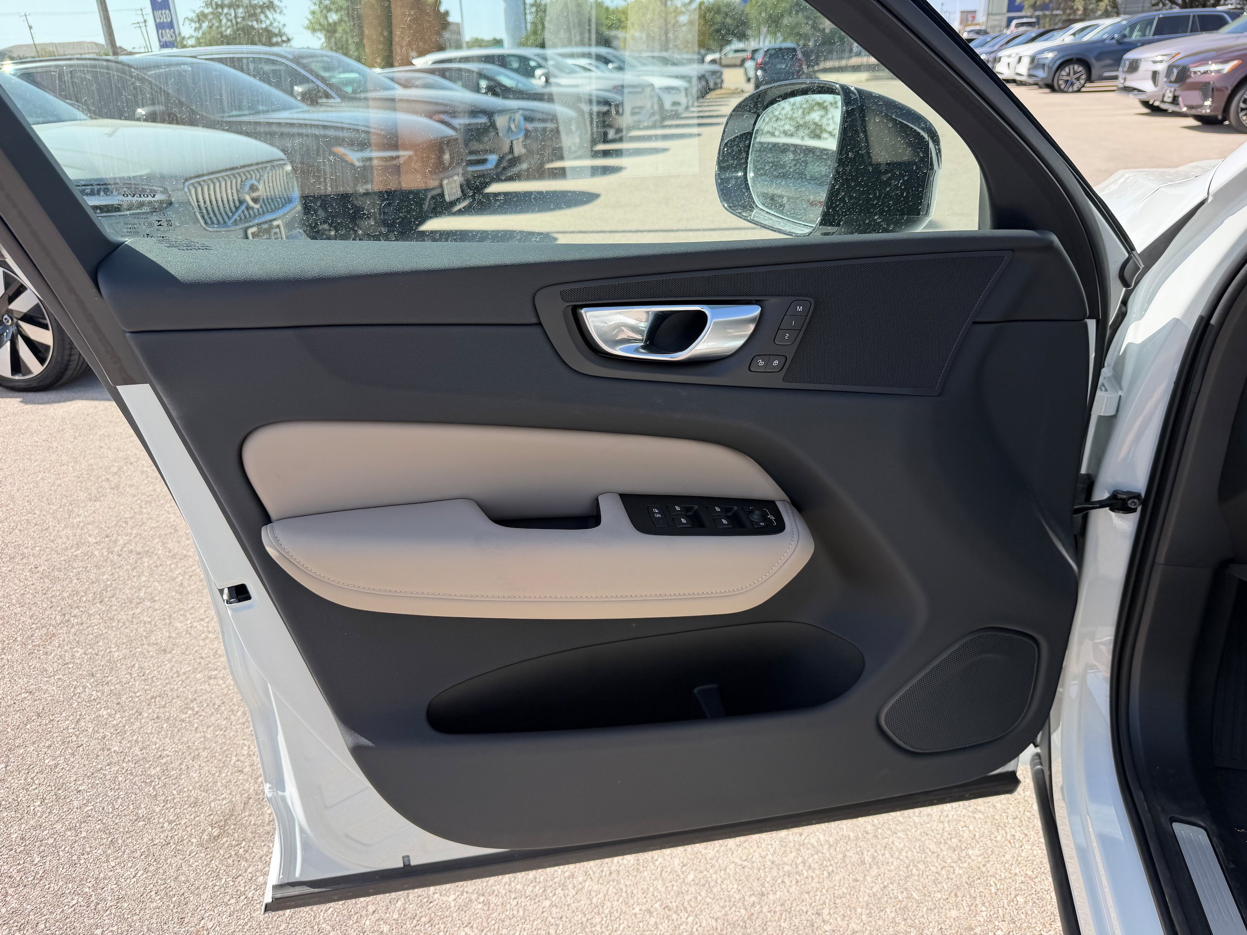 New 2026 Volvo XC60 T8 Plus w/ Protection Package Premier AWD/4WD image 16