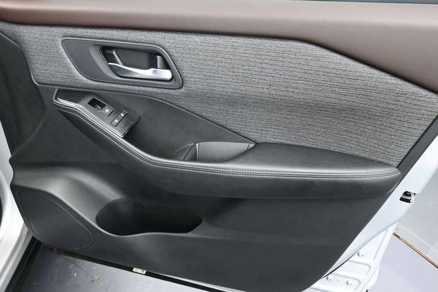 Used 2023 Nissan Rogue SV AWD/4WD image 33