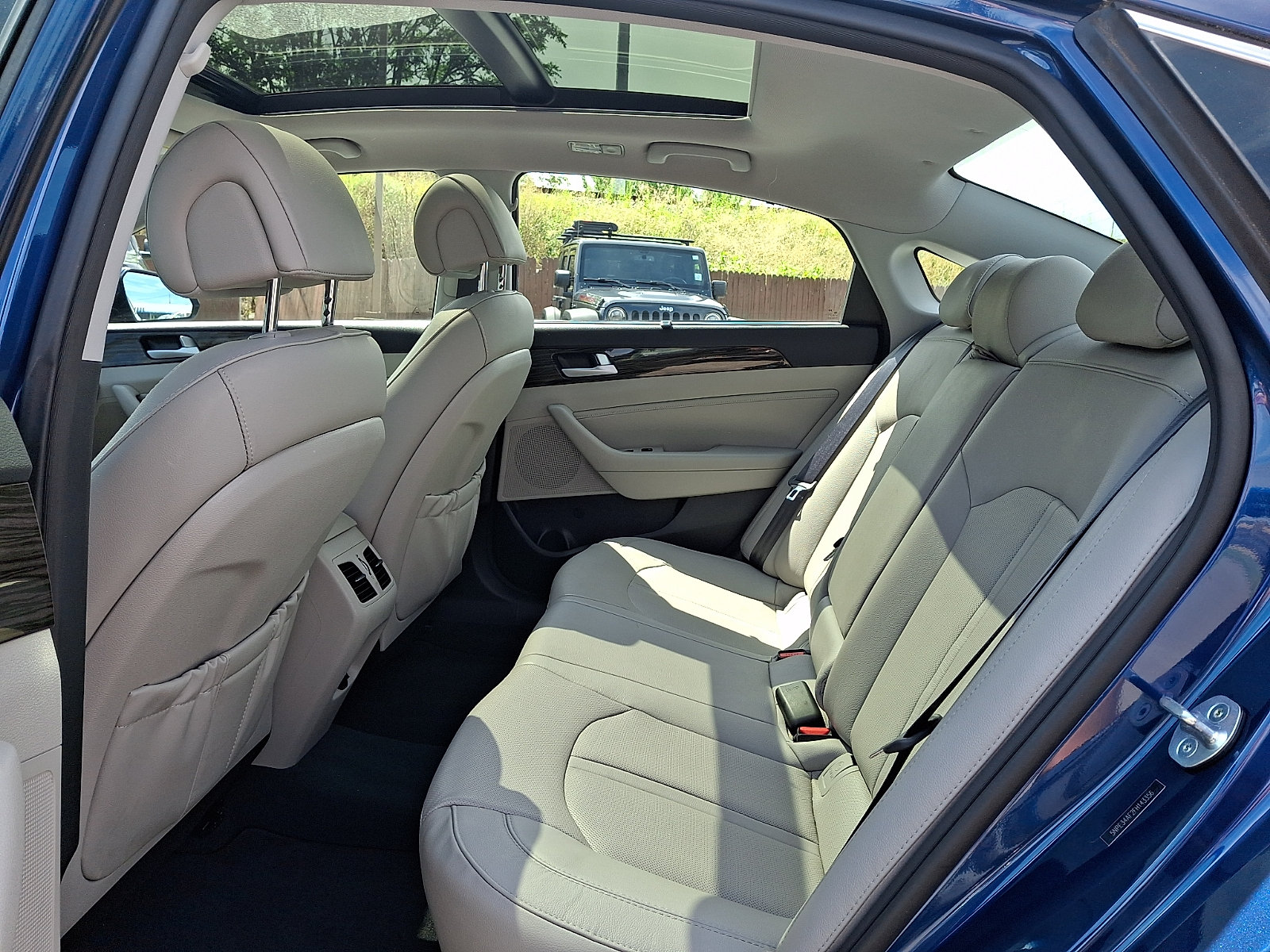 Used 2015 Hyundai Sonata Limited w/ Option Group 06 FWD image 10