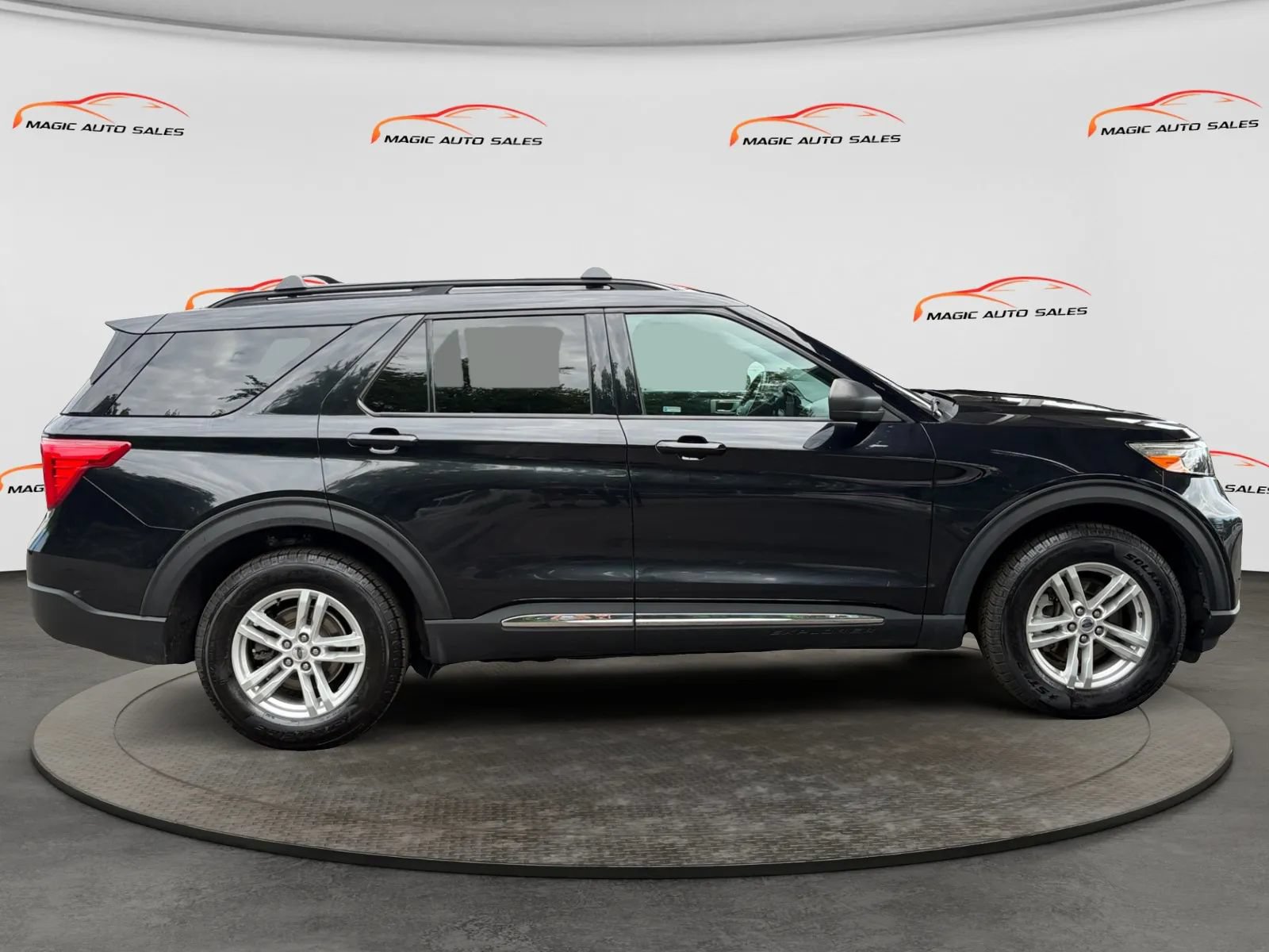 Used 2021 Ford Explorer XLT AWD/4WD image 6