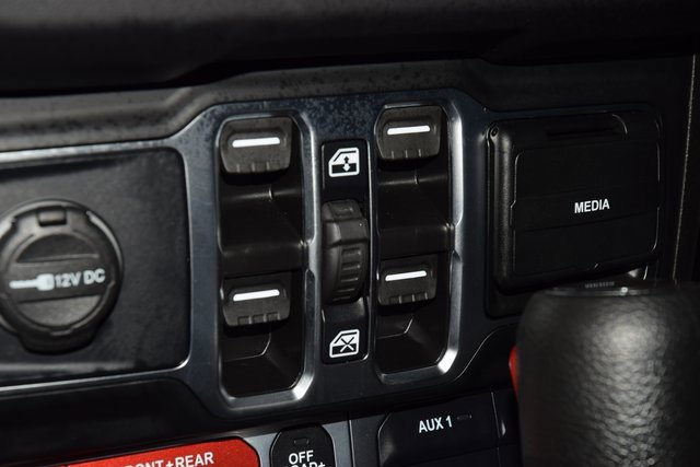 Used 2025 Jeep Wrangler Unlimited Rubicon w/ XTREMEE 35" Tire Package image 31