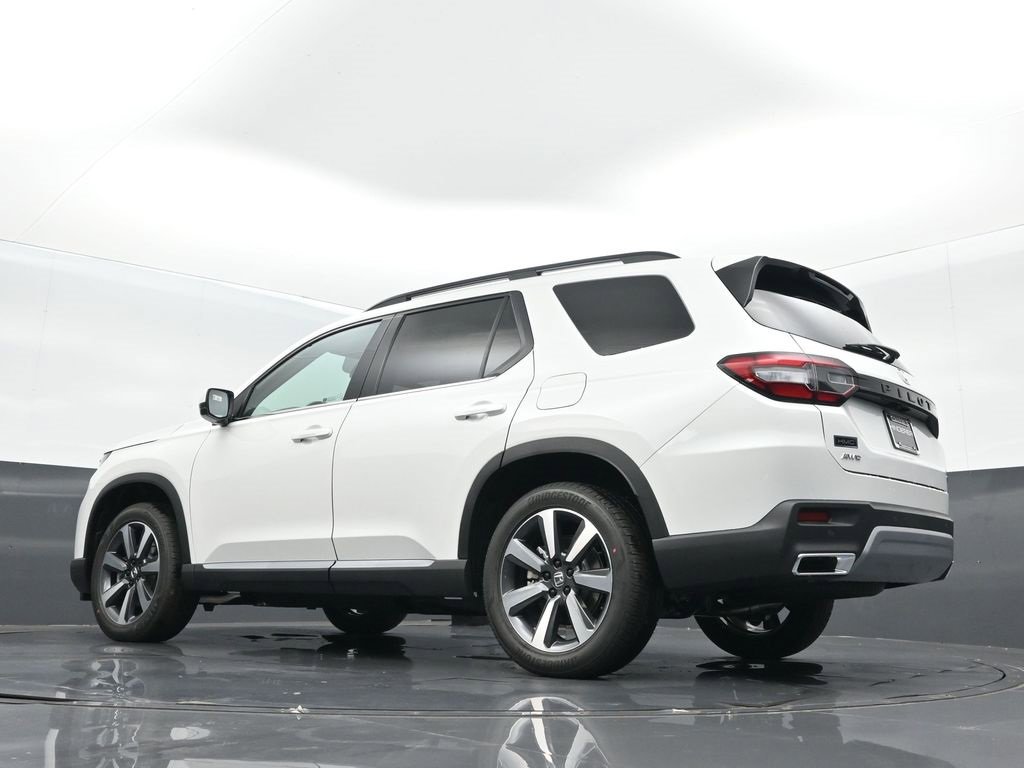 New 2025 Honda Pilot Touring image 17