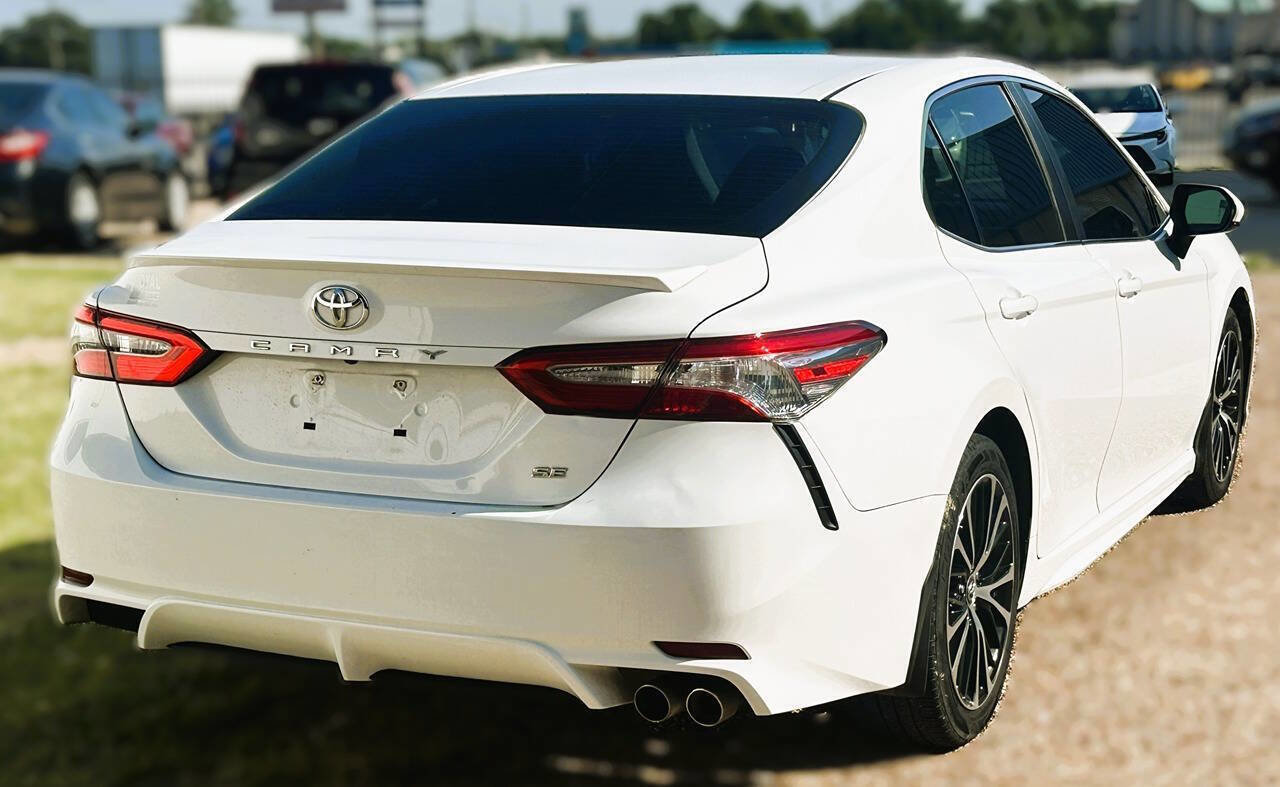 Used 2018 Toyota Camry SE FWD image 6