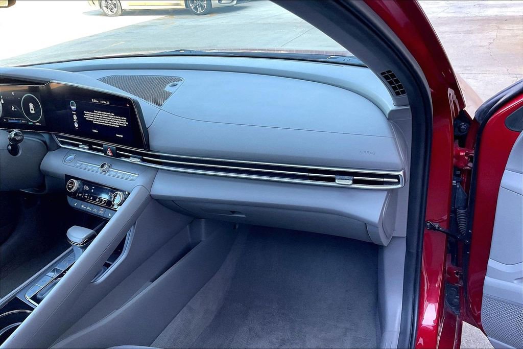Used 2025 Hyundai Elantra SEL image 15