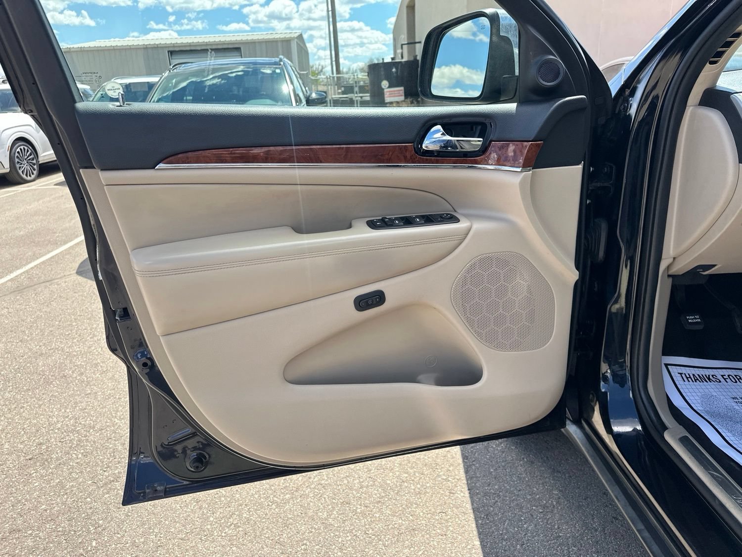 Used 2011 Jeep Grand Cherokee Limited AWD/4WD image 17