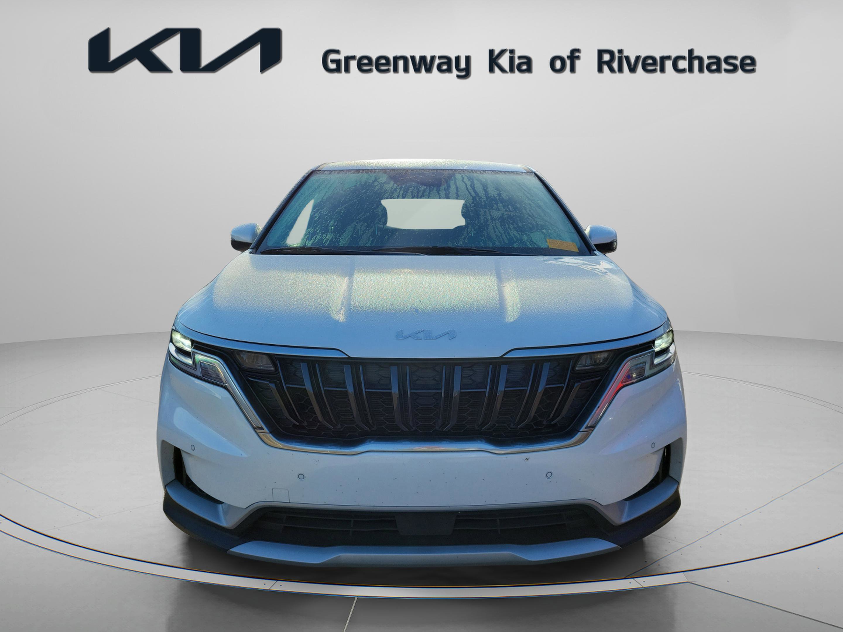 Used 2024 Kia Carnival EX image 2