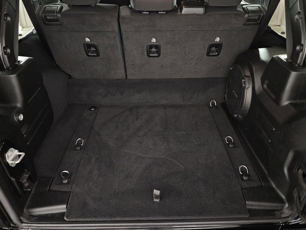 Used 2023 Jeep Wrangler Unlimited image 32