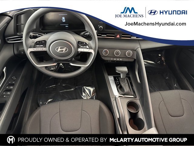 Used 2025 Hyundai Elantra SE image 27