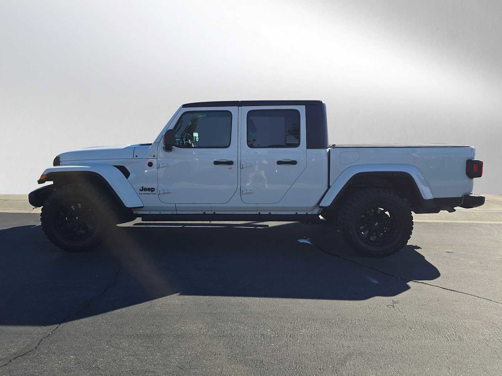 Used 2021 Jeep Gladiator Sport image 6