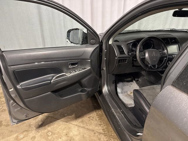 Used 2018 Mitsubishi Outlander Sport SE FWD image 2