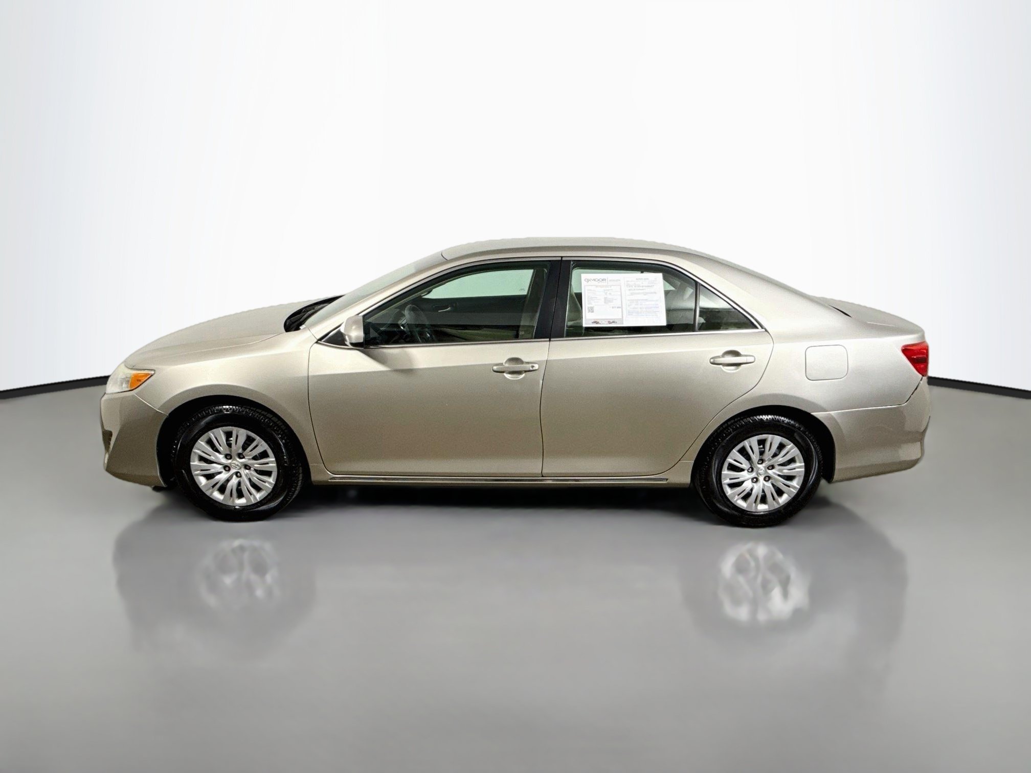 Used 2014 Toyota Camry LE FWD image 4