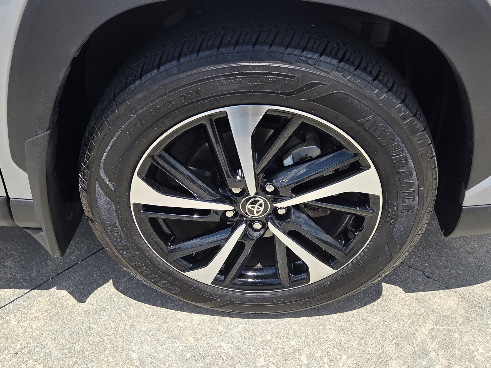 Used 2025 Toyota Corolla Cross AWD Hybrid w/ Convenience Package image 12