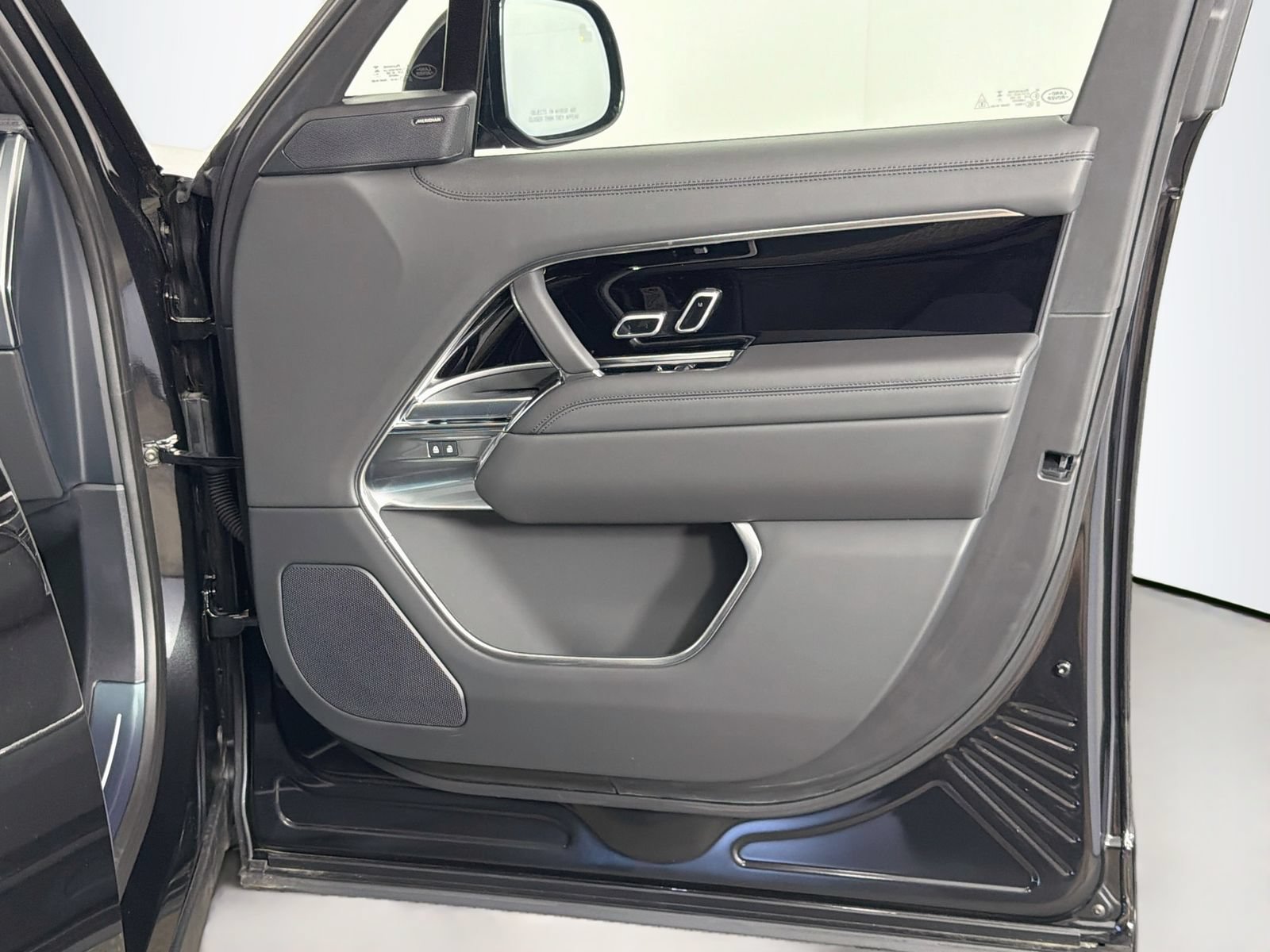 New 2026 Land Rover Range Rover Long Wheelbase SE AWD/4WD image 32