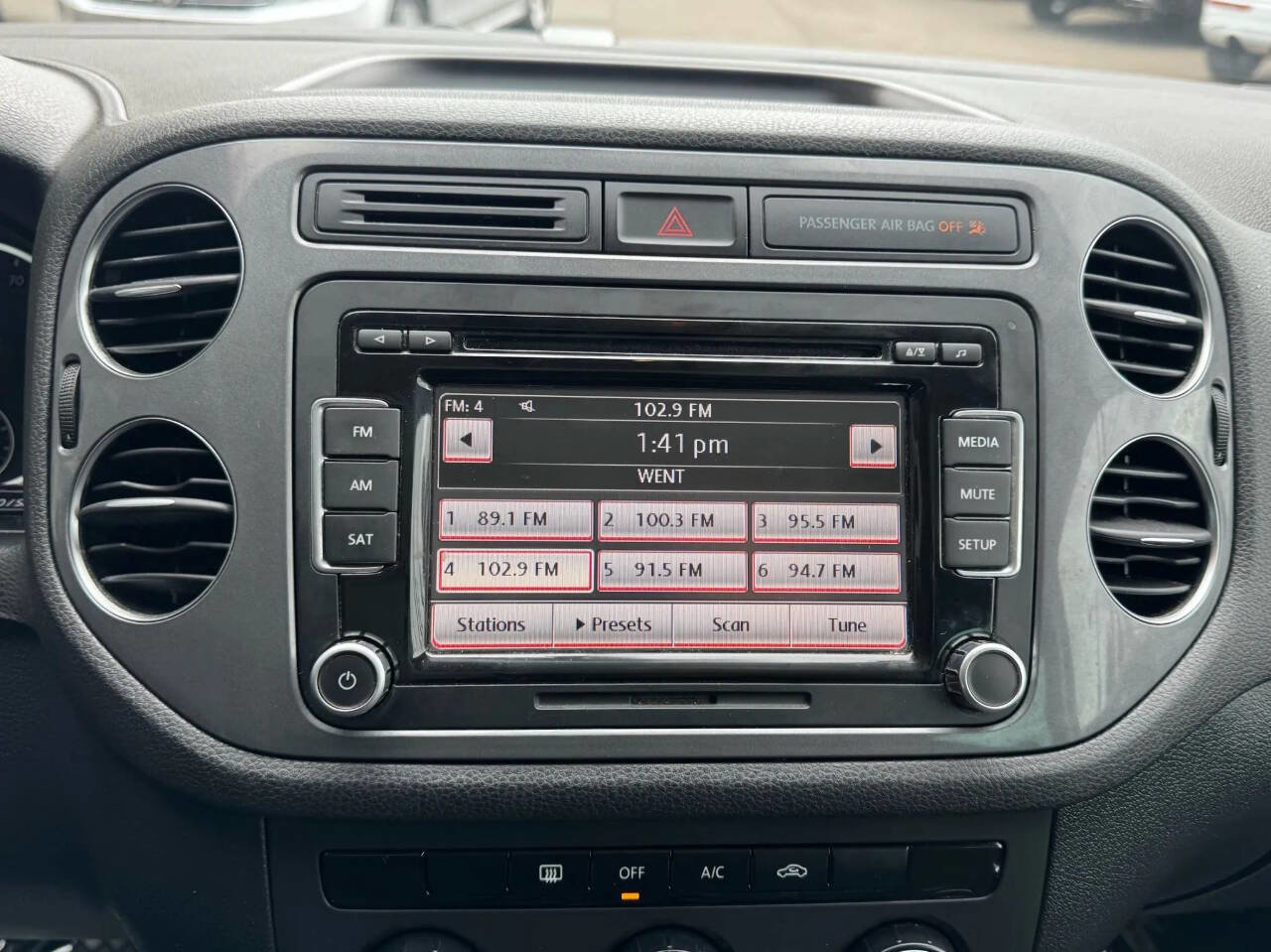 Used 2013 Volkswagen Tiguan S image 16