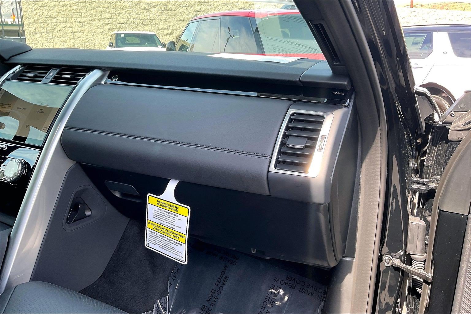 Certified 2025 Land Rover Discovery S AWD/4WD image 18