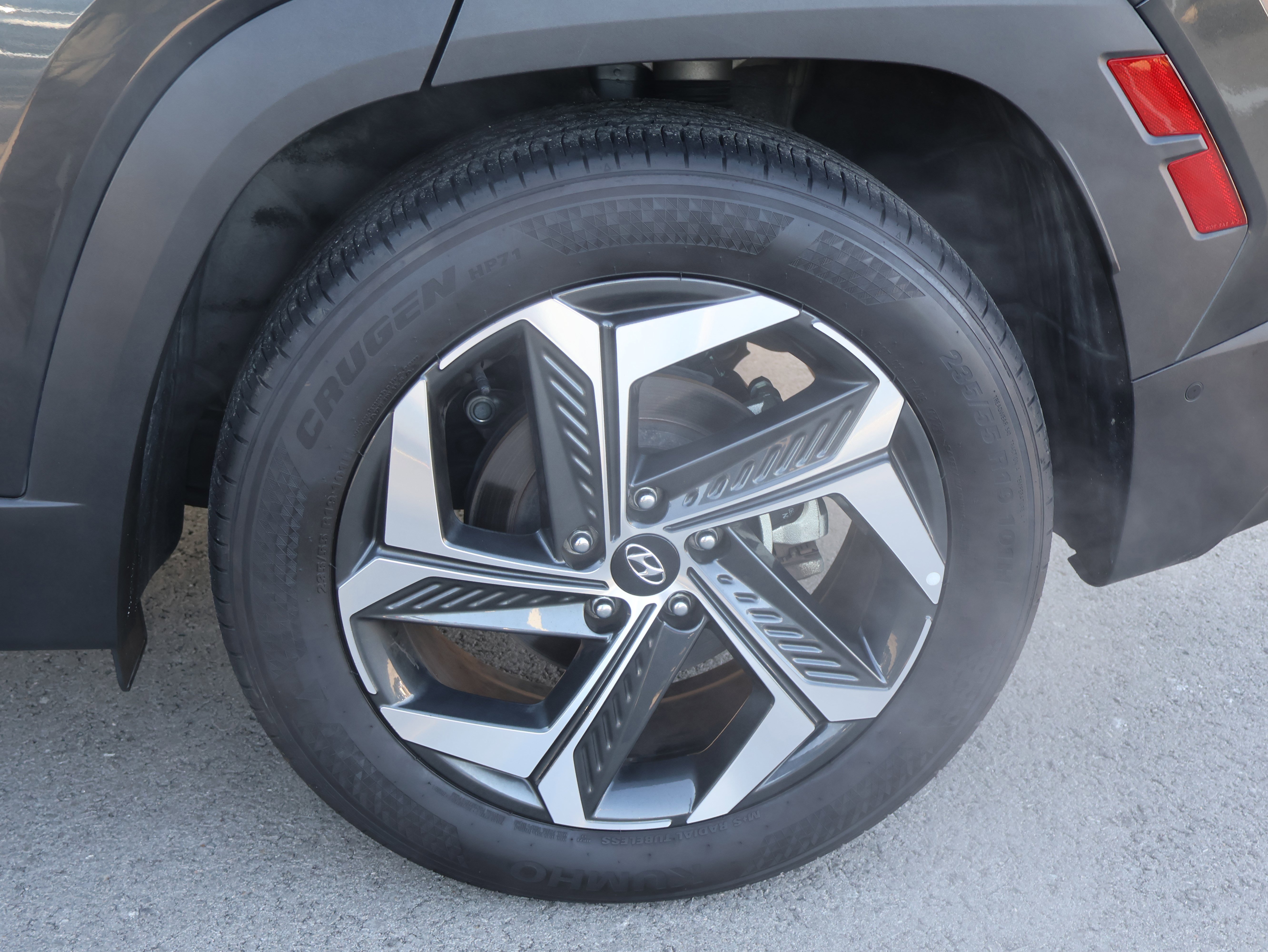 Used 2024 Hyundai Tucson Limited image 35