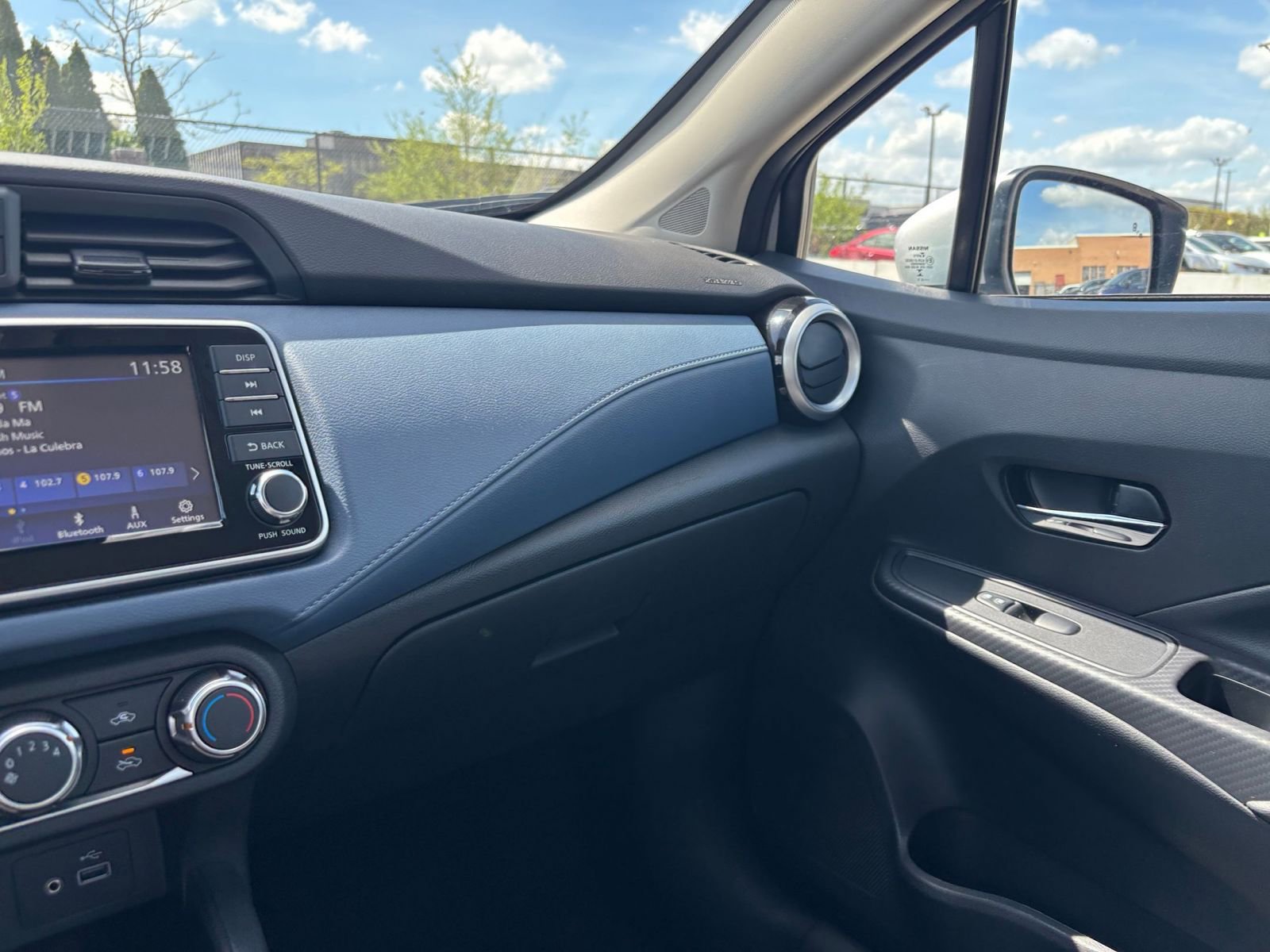 Used 2025 Nissan Versa SV FWD image 33