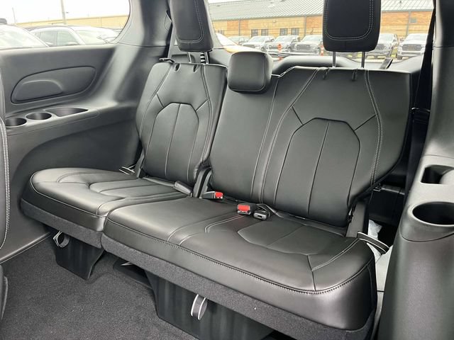 New 2026 Chrysler Pacifica Select w/ S Appearance Package FWD image 13