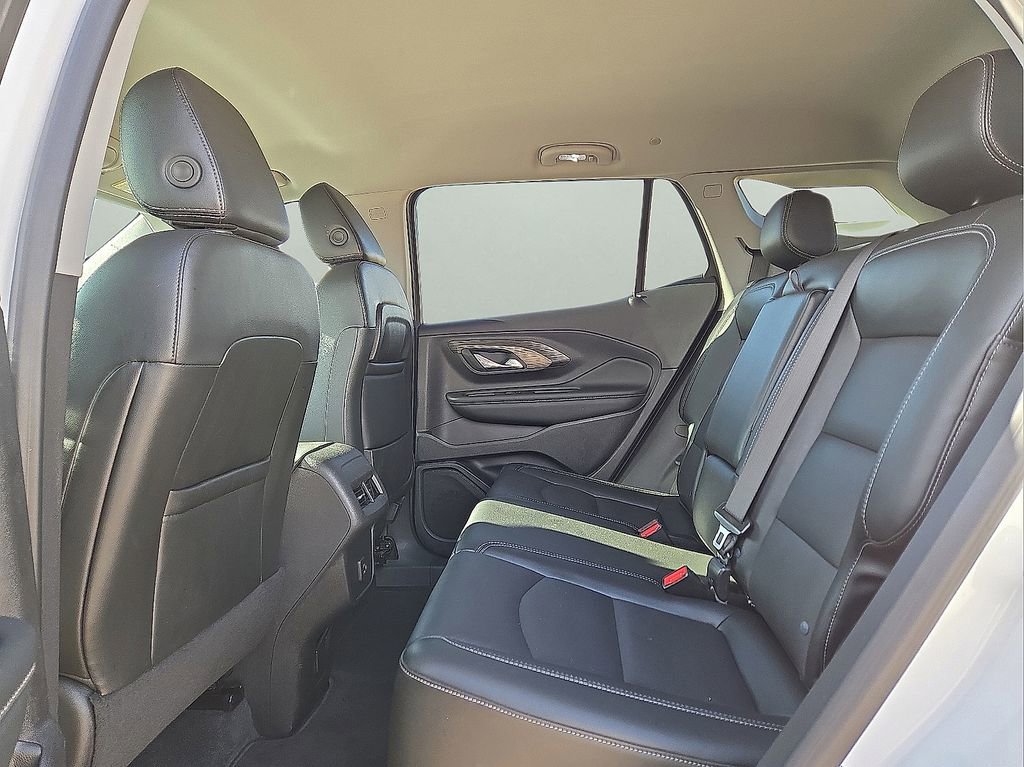 Used 2024 GMC Terrain SLT image 17