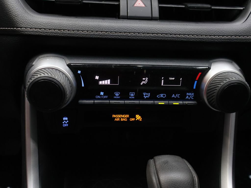 Used 2022 Toyota RAV4 LE image 25