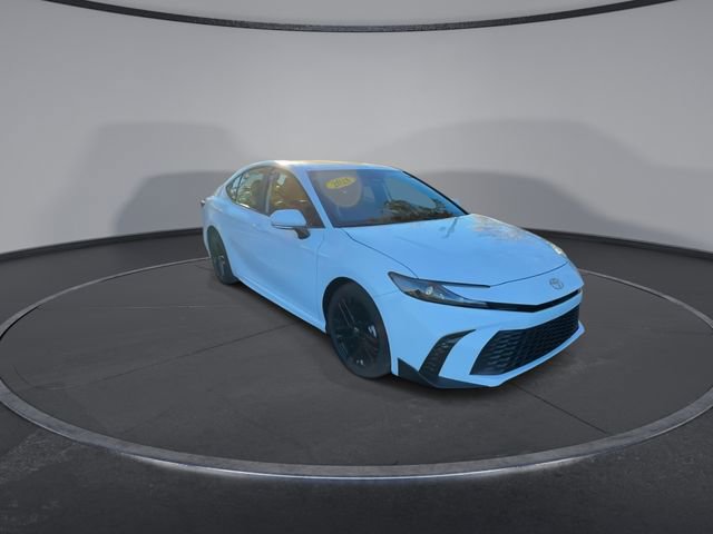 Used 2025 Toyota Camry SE image 4