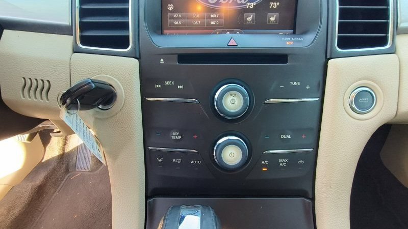 Used 2014 Ford Taurus SEL w/ Equipment Group 201A FWD image 17