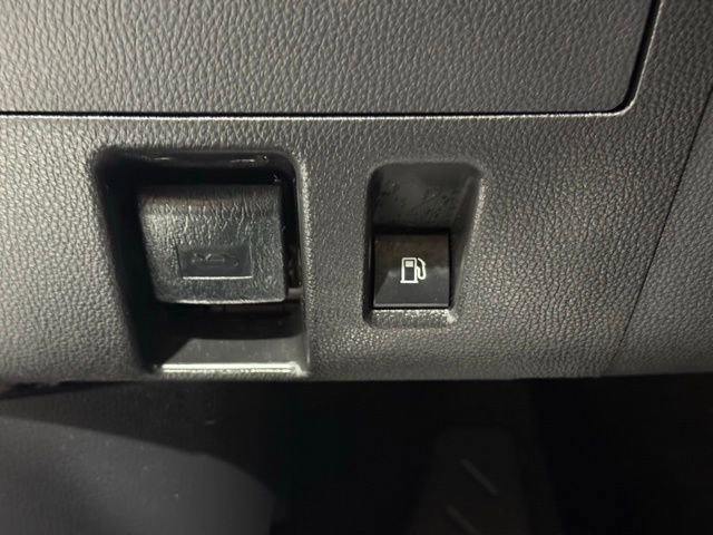 Used 2025 Toyota Highlander Platinum image 33