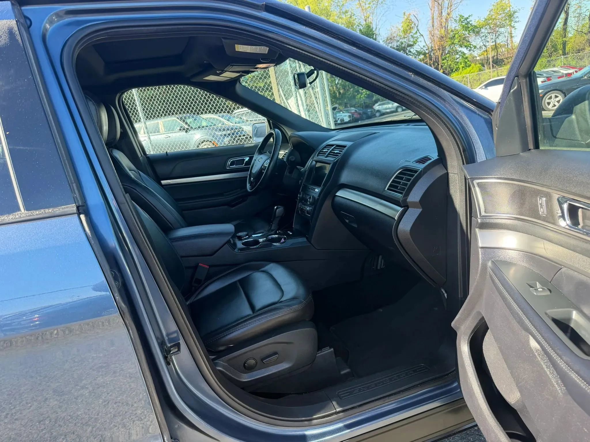 Used 2019 Ford Explorer XLT w/ Equipment Group 202A AWD/4WD image 29