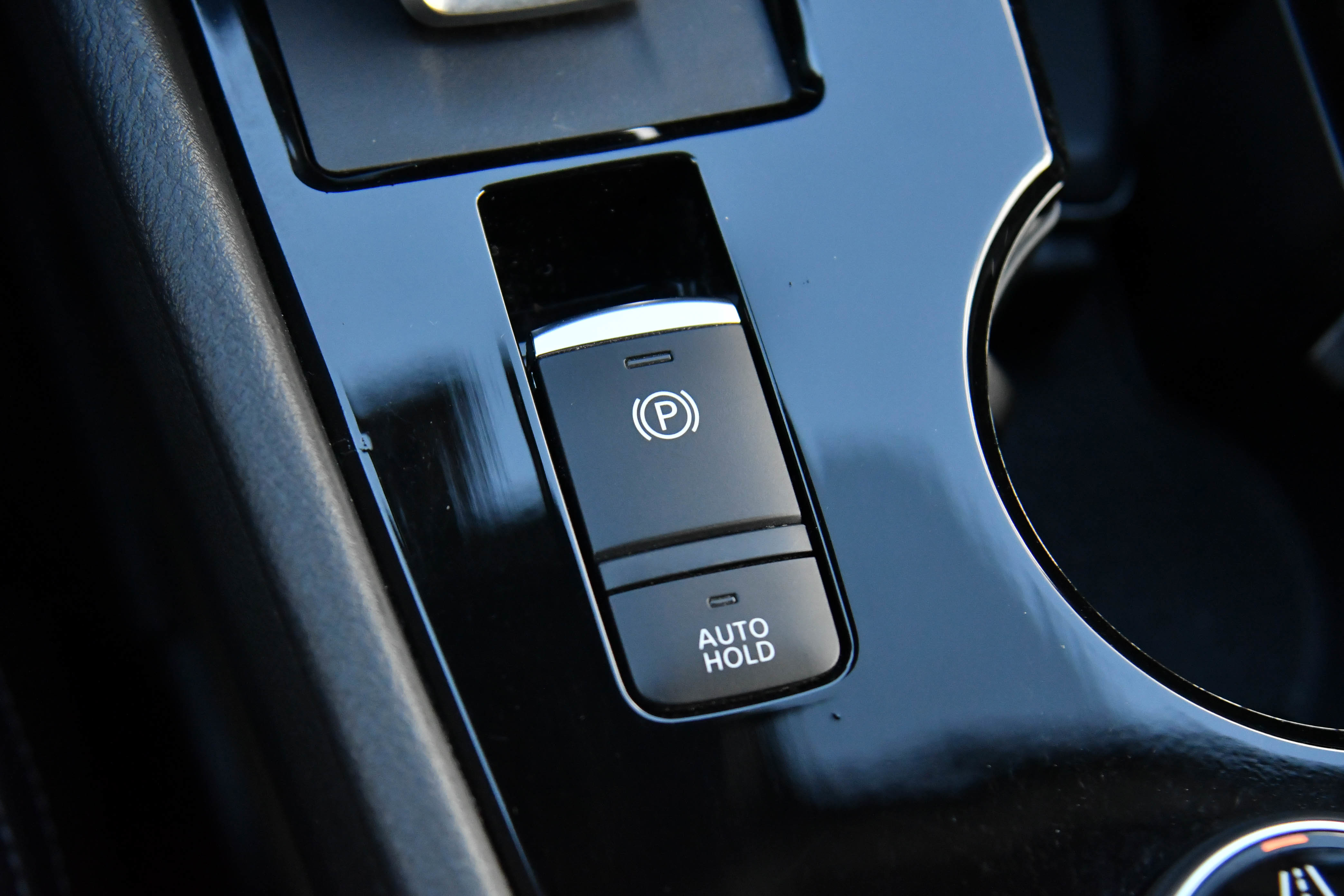 Used 2024 Nissan Rogue SV image 25