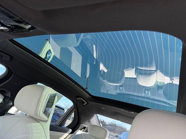 Certified 2026 BMW 750e xDrive image 30