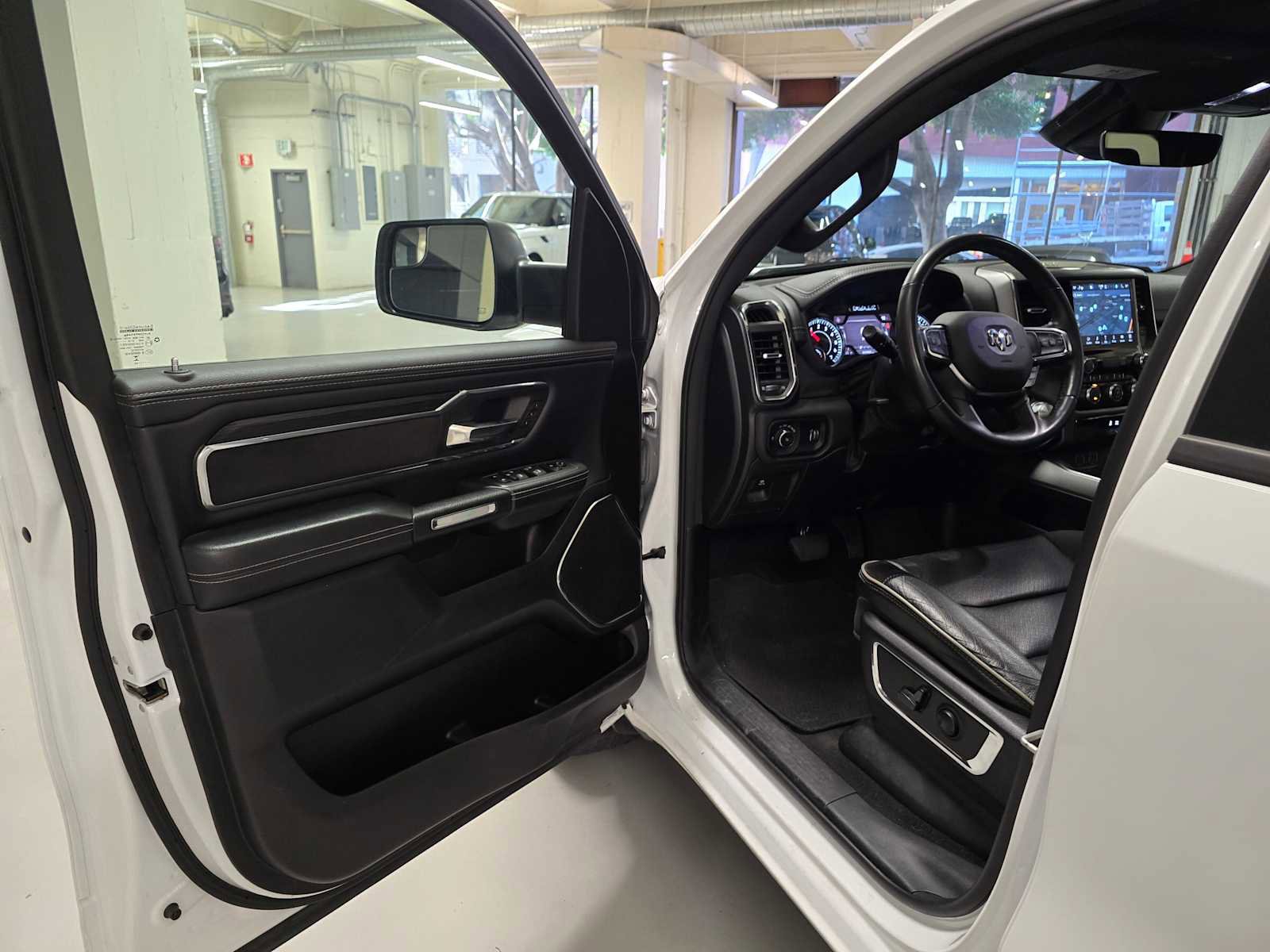 Used 2024 RAM 1500 Laramie image 22