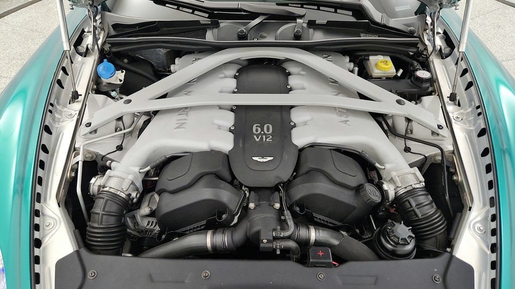 Used 2015 Aston Martin DB9 Coupe RWD image 72