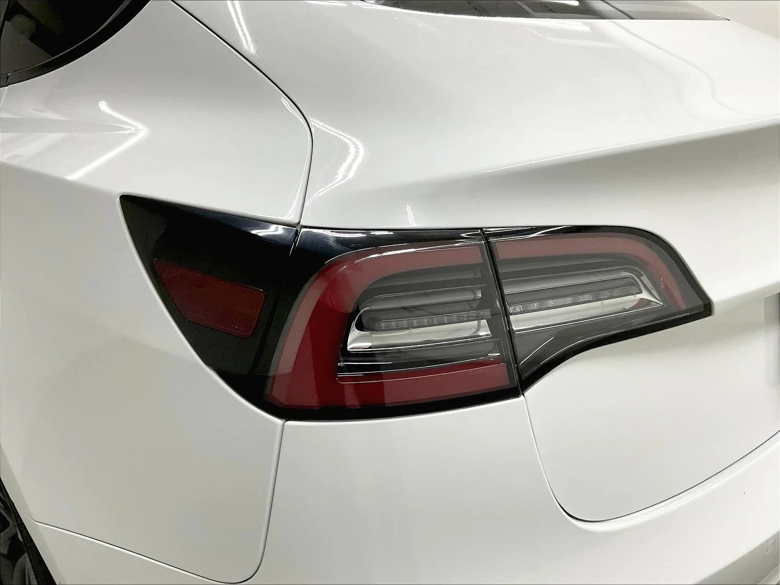 Used 2022 Tesla Model 3 Long Range AWD/4WD image 32